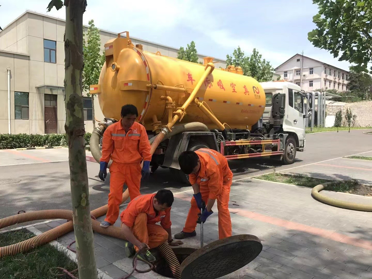盐城化粪池清理与5-8吨吸粪车施工效率分析